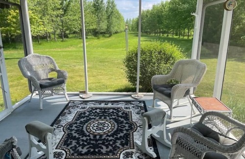 Black Wolf House | Secluded Country Home on 6 Acresn