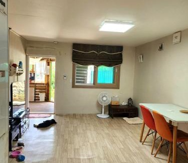 Jangsu House | Secluded Country House between Jirisan Mt and Deogyusan Mt