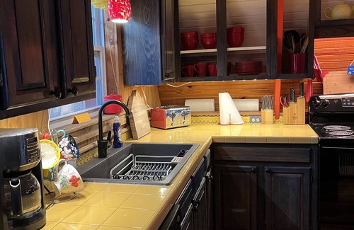 Broaddus House | Secluded cove! Fish, hike, hunt! Keep boat in water on private dock Sleeps 18