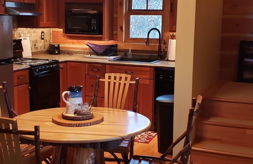 Mahomet Cabin | Secluded cozy 2-bedroom cabin near Champaign in Mahomet on the Sangamon River