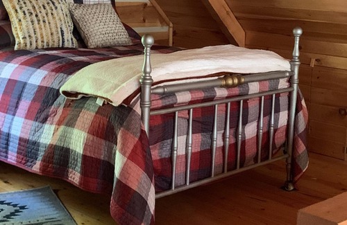 Lenoir Cabin | SECLUDED - COZY CABIN in the WOODS