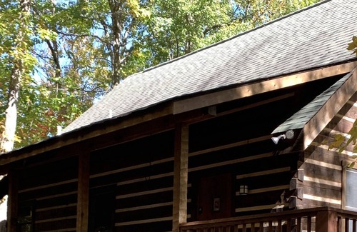 Lenoir Cabin | SECLUDED - COZY CABIN in the WOODS