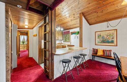 Idyllwild Cabin | Secluded Cozy Cottage: Walk to Town, Private