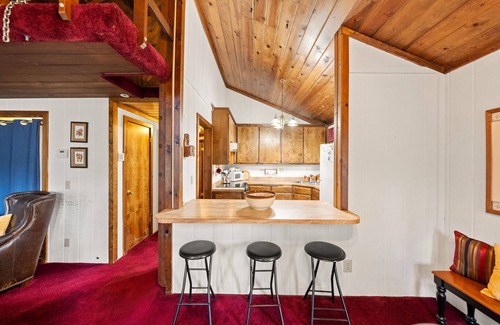 Idyllwild Cabin | Secluded Cozy Cottage: Walk to Town, Private