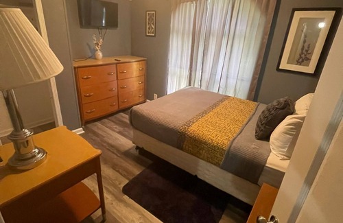 Raleigh Cottage | Secluded Cozy Guest house Newly Renovated 3BR/2BA