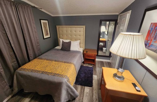 Raleigh Cottage | Secluded Cozy Guest house Newly Renovated 3BR/2BA