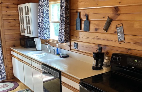 Huntington Cabin | Secluded cozy mountain cottage attached to main house garage !! 150 mile view!!