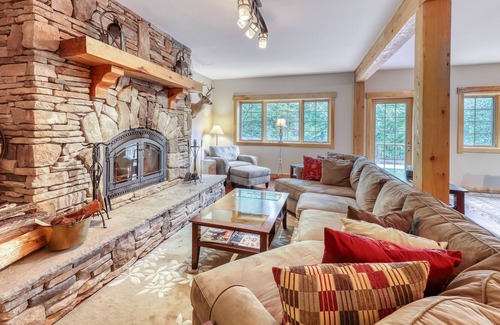 Waitsfield House | Secluded craftsman w/ jetted tub, fireplace, deck & grill!