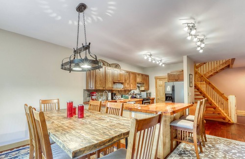 Waitsfield House | Secluded craftsman w/ jetted tub, fireplace, deck & grill!
