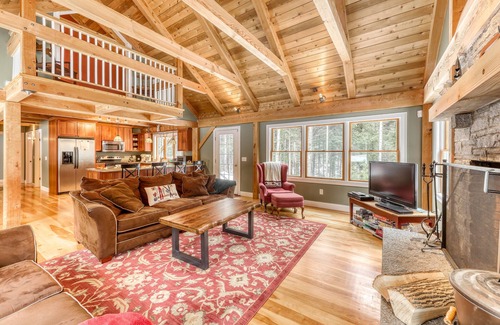 Wilmington House | Secluded dog-friendly home with wood-burning fireplace, WiFi & forest views