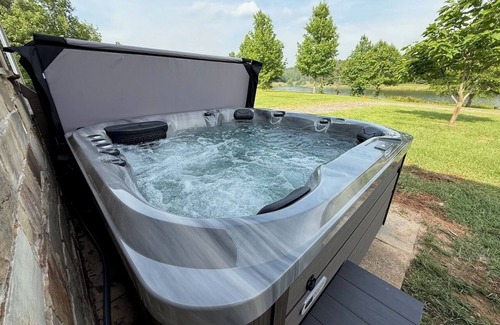 Cherokee County Cabin | Secluded East TX Cabin w/Hot Tub, Fishing Pond, Firepit & Scenic Views