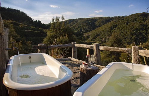 Clutha District House | Secluded Eco-friendly Log Cabin with Steaming Outdoor Baths