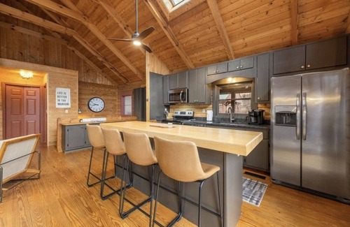Ellijay House | Secluded Ellijay River Cabin, Hot tub, firepit, Fire Pit, Bunkroom & Gameroom