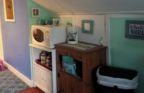 Hyannis Apartment | Secluded-Entire 2nd floor Suite with Private Bath