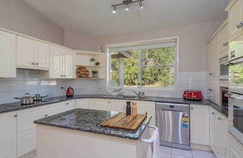 North Nowra House | Secluded escape close to Berry, Kangaroo Valley, Beaches, Wineries & Rivers.