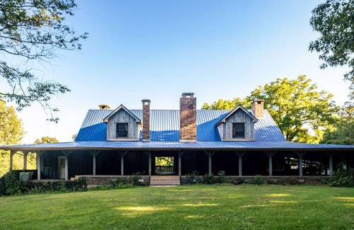 Zion House | Secluded Estate Sleeps 8 with 1 acre fishing pond