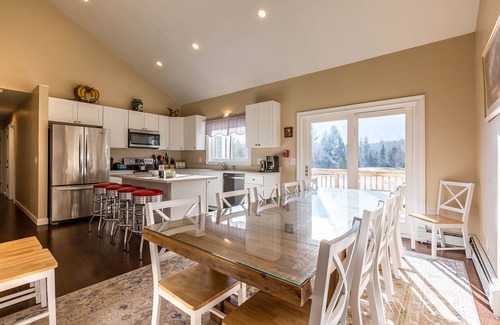 Londonderry House | Secluded Estate with Private Lake, Swimming Pool and Hot Tub