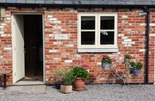 Dunbridge Cottage | Secluded, family and pet friendly - close to Peppa Pig World and the New Forest