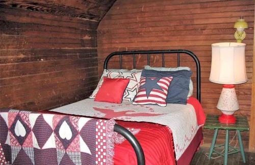 Frank House | Secluded Family-Friendly Cabin Rental on 90 Acres in Newland, North Carolina