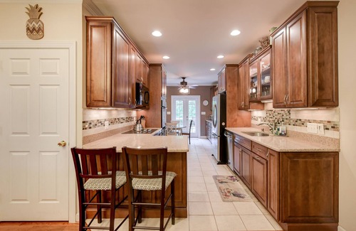 Springfield House | Secluded Family Home 15 Miles To DC