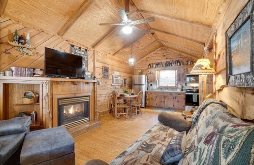 Dahlonega Cabin | Secluded Family Retreat in Dahlonega w/Hot Tub!