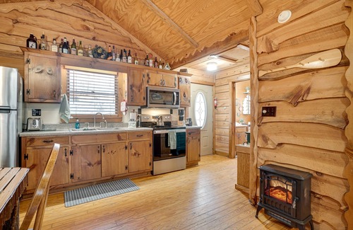 Dahlonega Cabin | Secluded Family Retreat in Dahlonega w/Hot Tub!