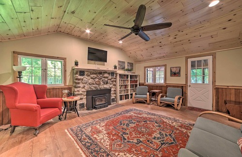 Harbor Springs Cabin | Secluded Family Cabin < 1 Mi to Lake Michigan!