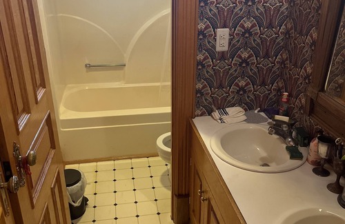 Cunningham Bed & Breakfast | Secluded farm home