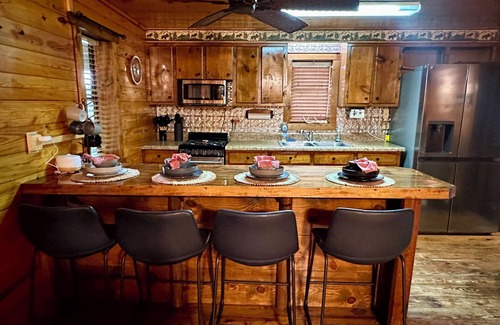 Eutawville Cabin | Secluded Farmstay Pool, Hot Tub & Farm Animals