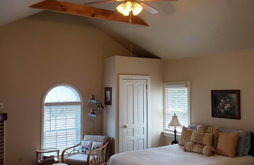 Bainbridge House | Secluded farmstay with pool and fireplace.the Guesthouse at Sunny Ridge Farm