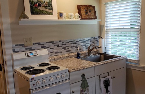 Bainbridge House | Secluded farmstay with pool and fireplace.the Guesthouse at Sunny Ridge Farm