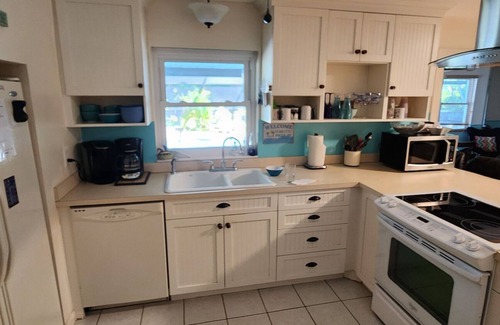 Melbourne House | Secluded Florida Home House w Screen Room Heated Pool