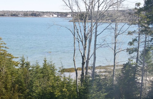 Steuben House | Secluded four bedroom home on Dyer Bay