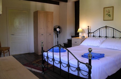 Paussac-et-Saint-Vivien Cottage | Secluded cottage with private pool in a picturesque setting
