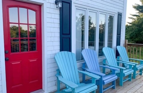 Mahone Bay House | Secluded Gem in Mahone Bay - away from the busy road - w/kayaks & firepit