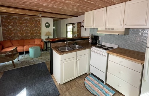 Mill Spring House | Secluded gem on World’s Edge surrounded by large boulders & Chimney Rock St Park