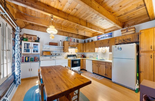 Chestertown Condo | Secluded gem with forest view, beach access & W/D