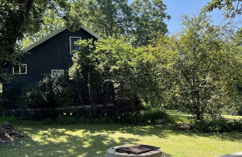 Columbia Cabin | Secluded get away located in South Central Iowa surrounded by oak woods.