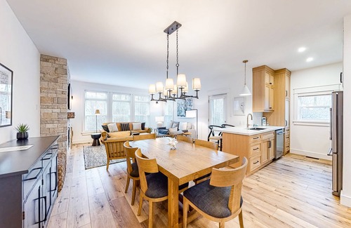 The Blue Mountains Condo | Secluded Getaway near Blue Mountain Village w/Free WiFi, Gas Grill, and W/D