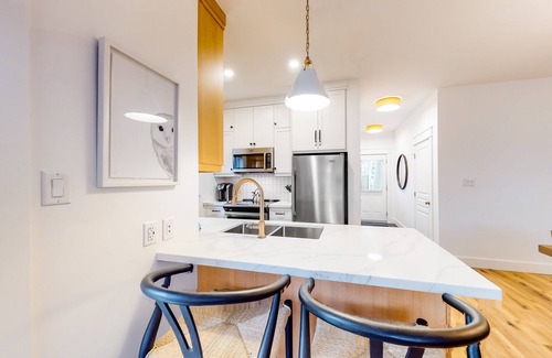 The Blue Mountains Condo | Secluded Getaway near Blue Mountain Village w/Free WiFi, Gas Grill, and W/D