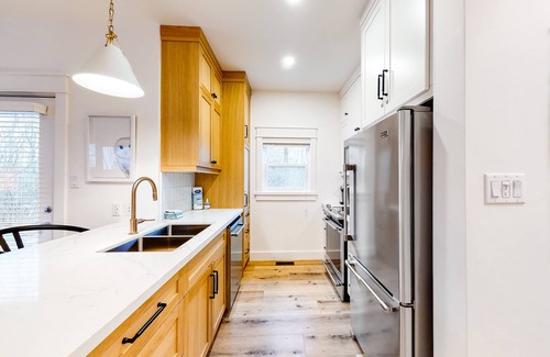 The Blue Mountains Condo | Secluded Getaway near Blue Mountain Village w/Free WiFi, Gas Grill, and W/D