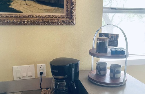 Glen Rose House | Secluded getaway, 2BR, near Fossil Rim, 900 acres, hiking, farm animals