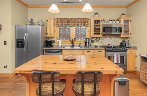 Pisgah Cottage | Secluded Getaway at Wayward Cottage