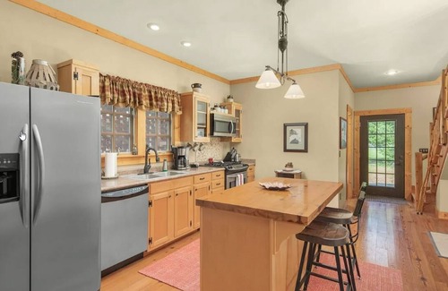 Pisgah Cottage | Secluded Getaway at Wayward Cottage