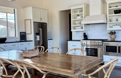 Carmine House | Secluded Group Stay Only 6 Miles to Round Top | Modern Country Retreat