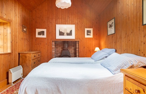 Caragh Other | Secluded hamlet over lake and mountain, flocks of lambs and dams, stunning views