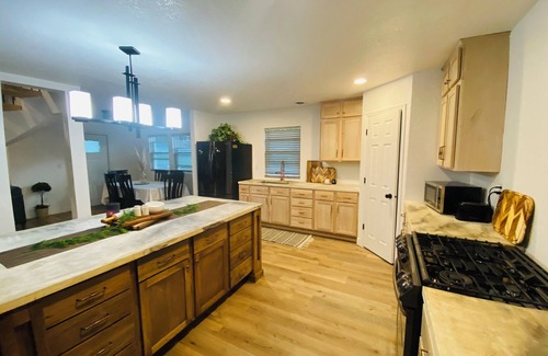 Shipshewana House | Secluded, handcrafted 4-bedroom house in Amish country, Shipshewana
