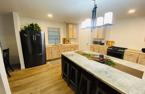 Shipshewana House | Secluded, handcrafted 4-bedroom house in Amish country, Shipshewana