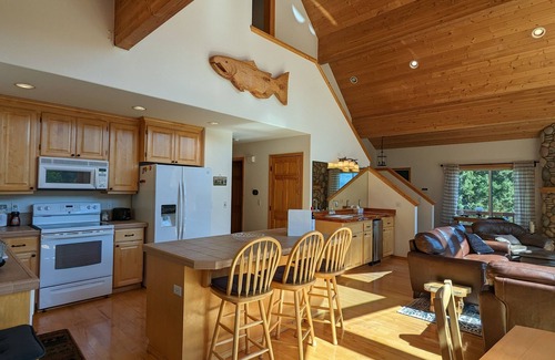 Ronald Cabin | Secluded Haven: Cabin w/beautiful mountain & lake views, hot tub & game room n