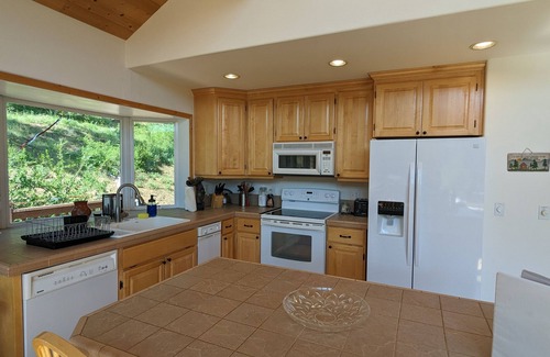 Ronald Cabin | Secluded Haven: Cabin w/beautiful mountain & lake views, hot tub & game room n